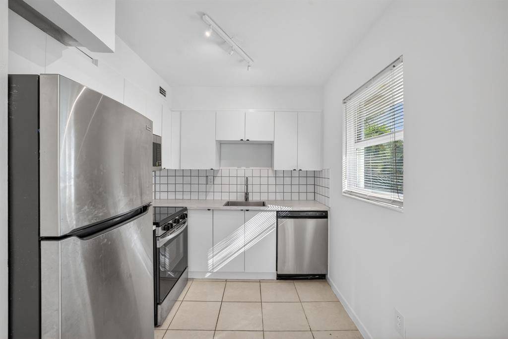 Fort Lauderdale, FL 33305,1821 Middle River Dr #11