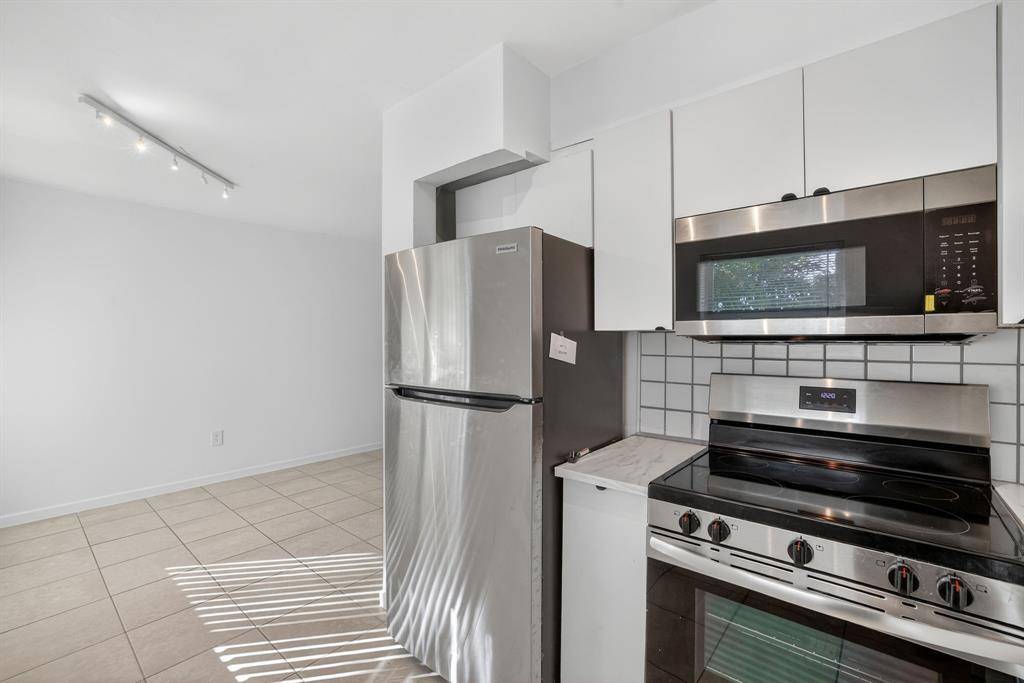 Fort Lauderdale, FL 33305,1821 Middle River Dr #11