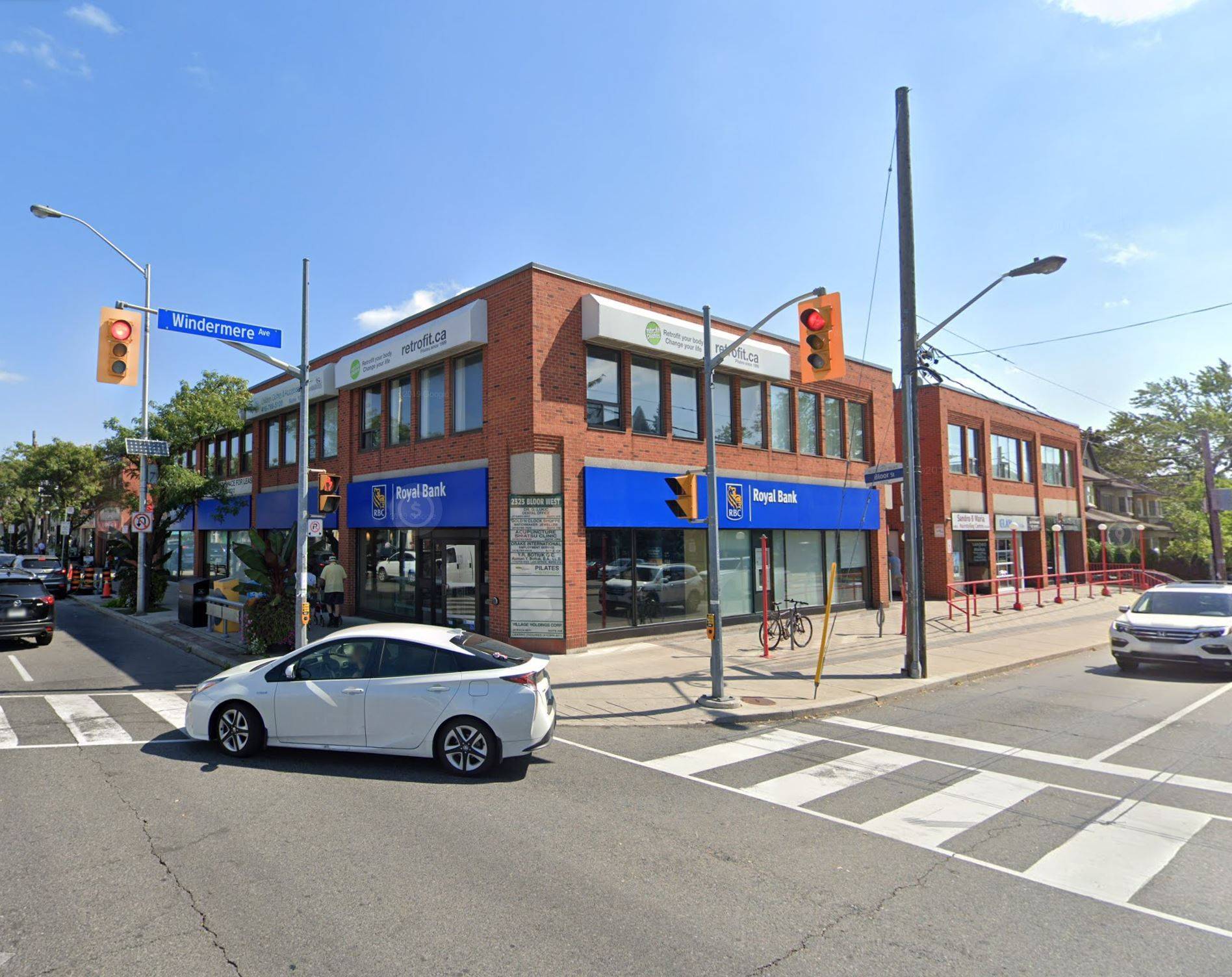 Toronto W01, ON M6S 4W1,2323 Bloor ST W