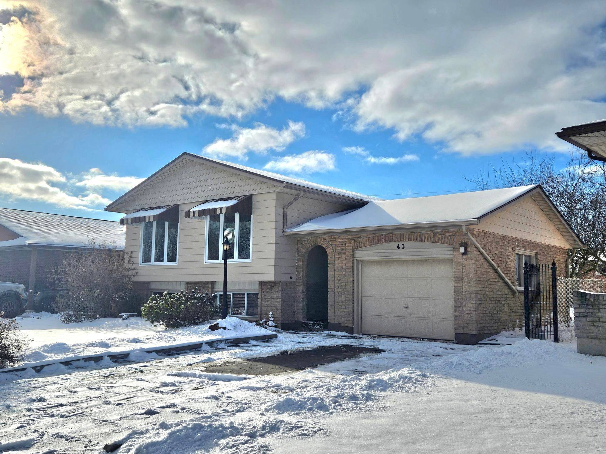 Welland, ON L3C 1W4,43 Trelawn Pkwy