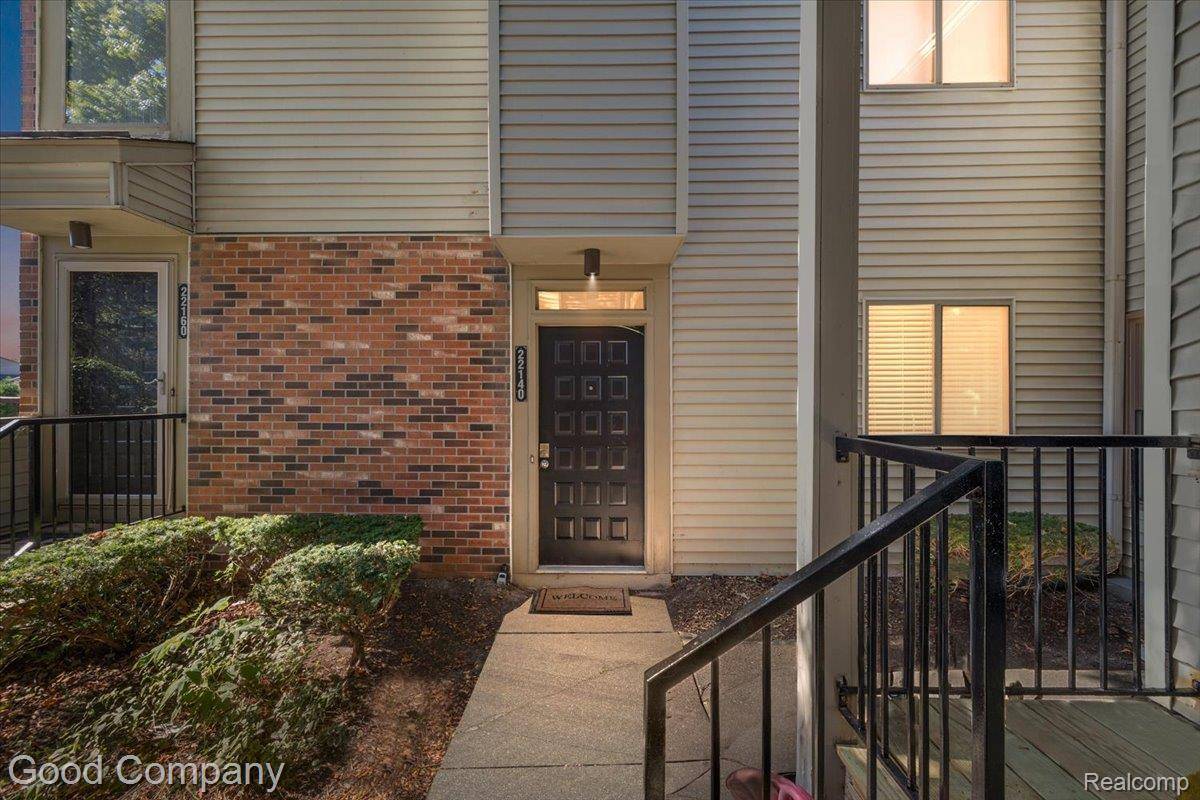 Farmington Hills, MI 48335,22140 Indian Creek DR