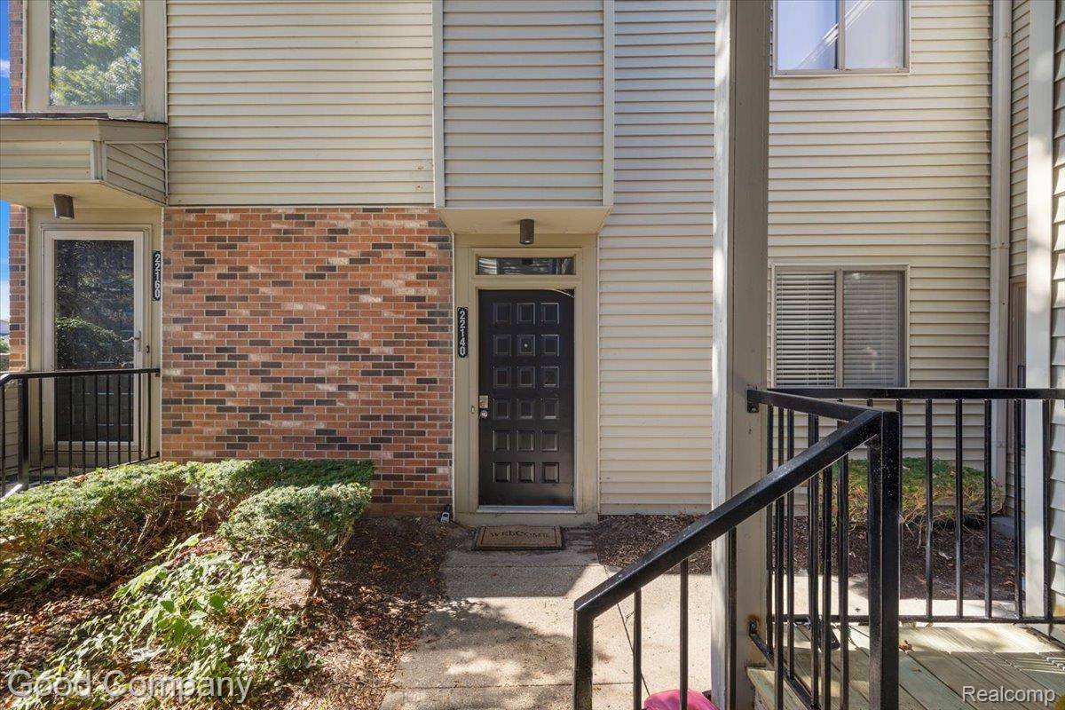 Farmington Hills, MI 48335,22140 Indian Creek DR