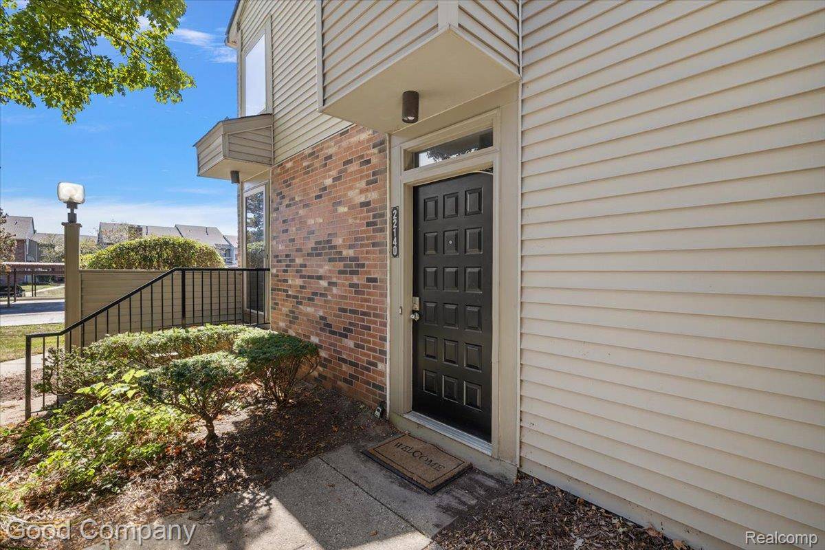 Farmington Hills, MI 48335,22140 Indian Creek DR