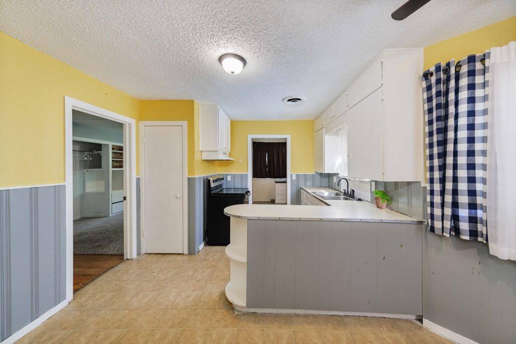 Bowie, TX 76230,1002 Lowrie Street