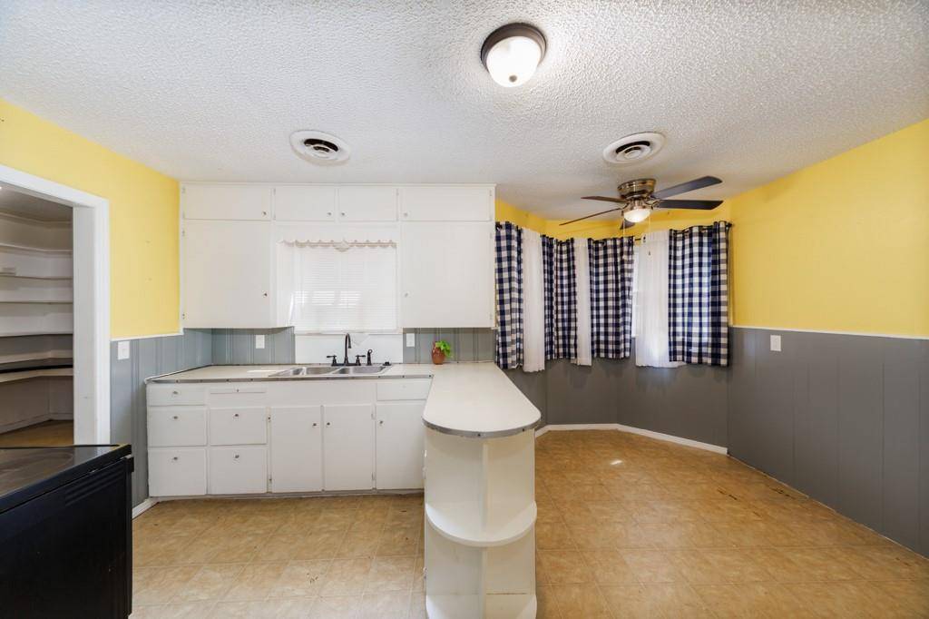 Bowie, TX 76230,1002 Lowrie Street