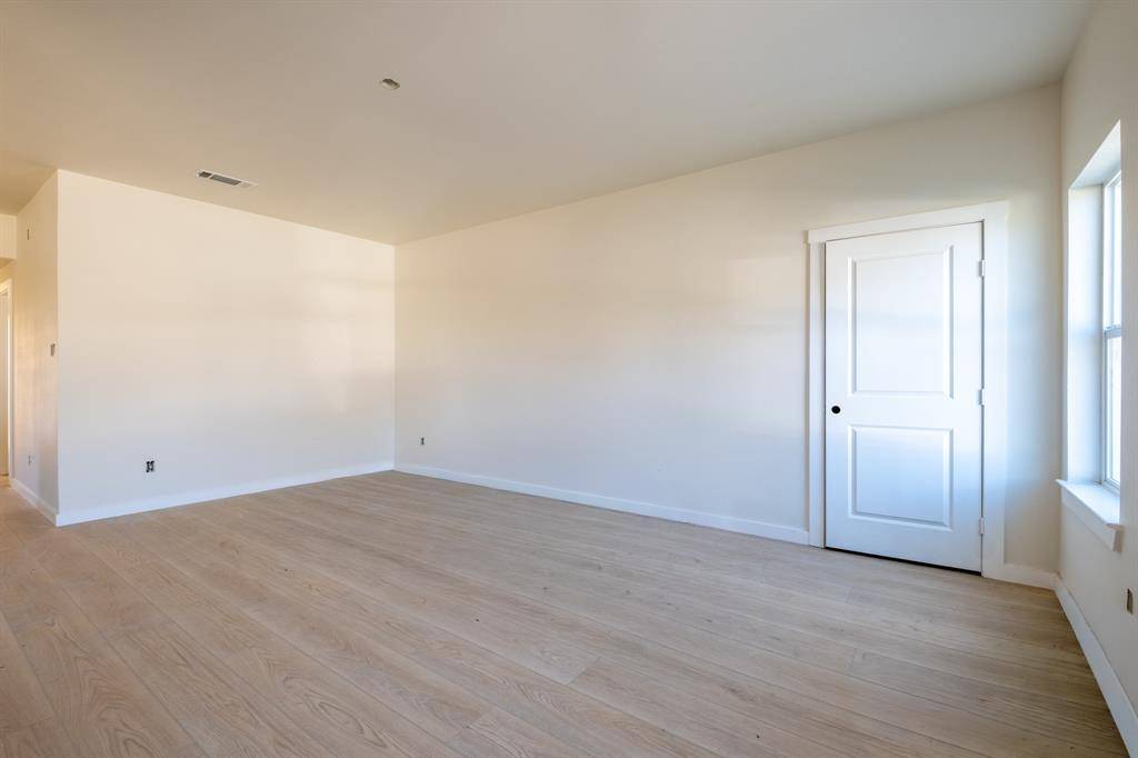 Fort Worth, TX 76106,2512 Oxford Avenue