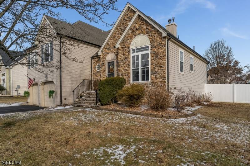 Lopatcong Twp., NJ 08865,4 Windsor Lane