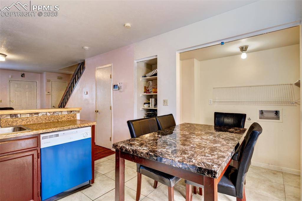 Colorado Springs, CO 80916,40 Murray Heights DR