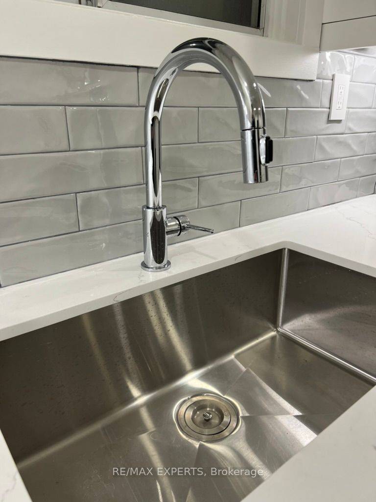 Toronto C03, ON M6C 2S1,101 Kenwood AVE #2