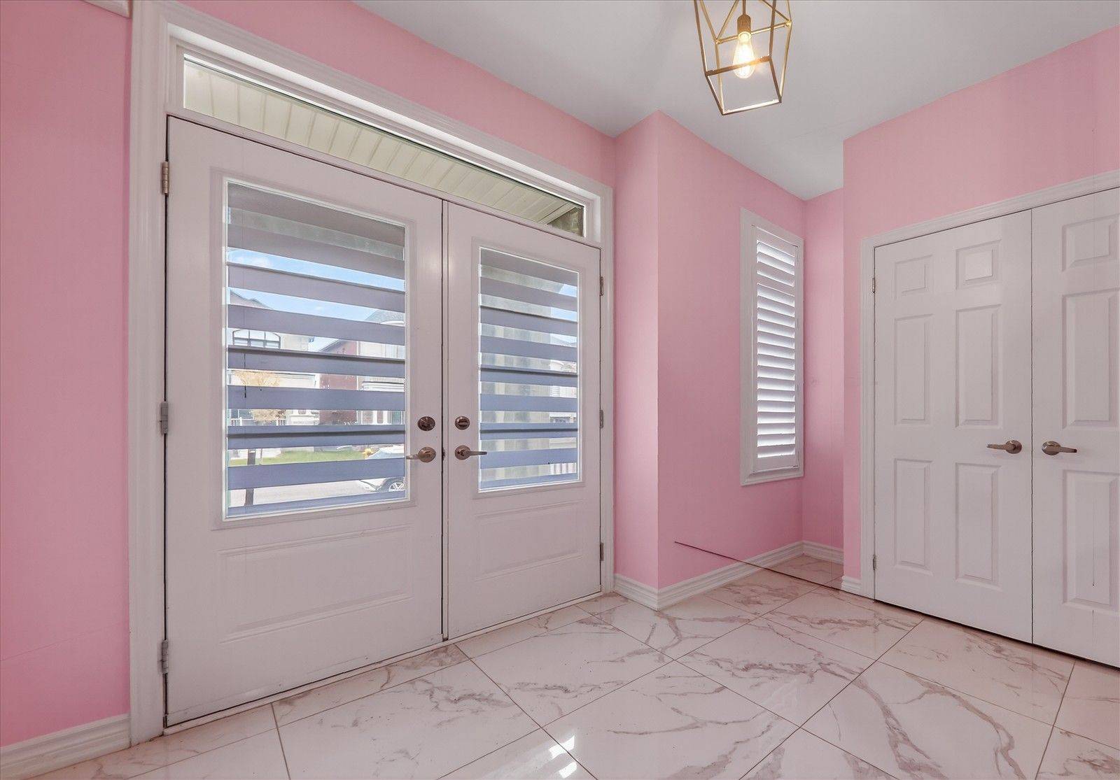 Oshawa, ON L1K 3G3,226 Ronald Guscott ST