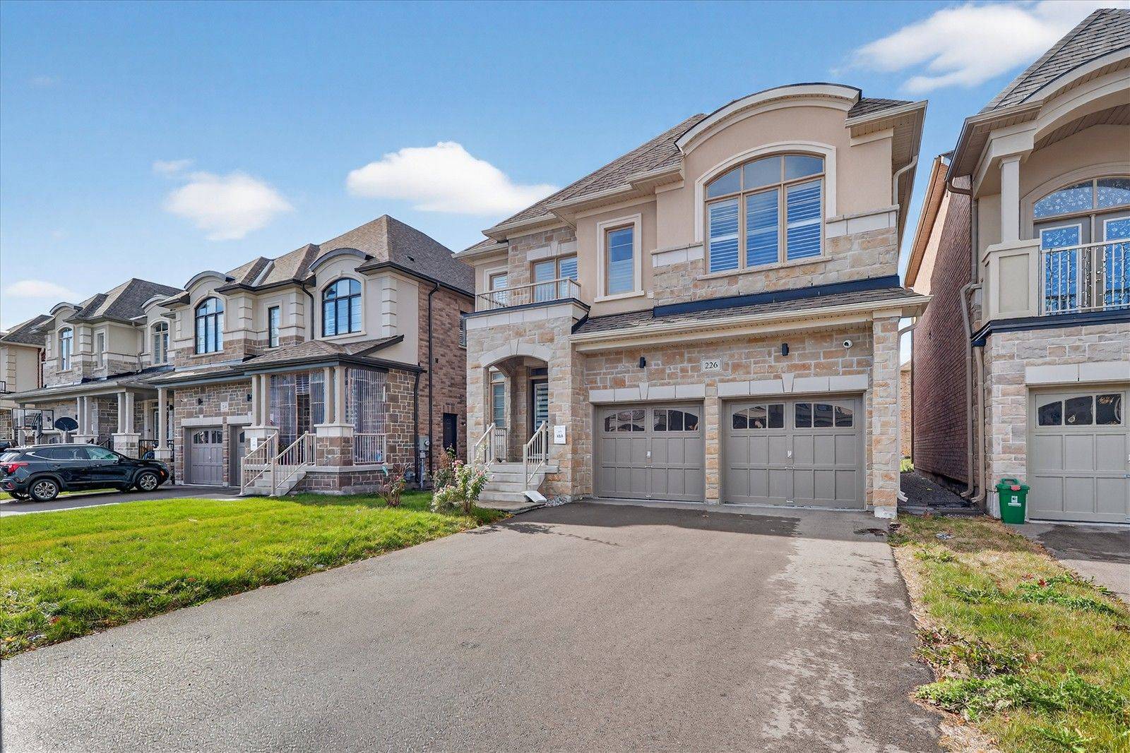 Oshawa, ON L1K 3G3,226 Ronald Guscott ST
