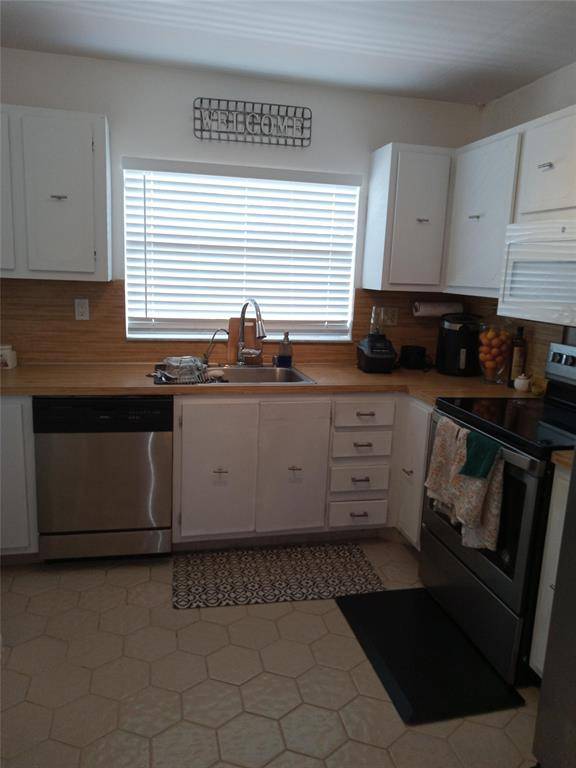 Sunrise, FL 33322,9020 Sunrise Lakes Blvd #304