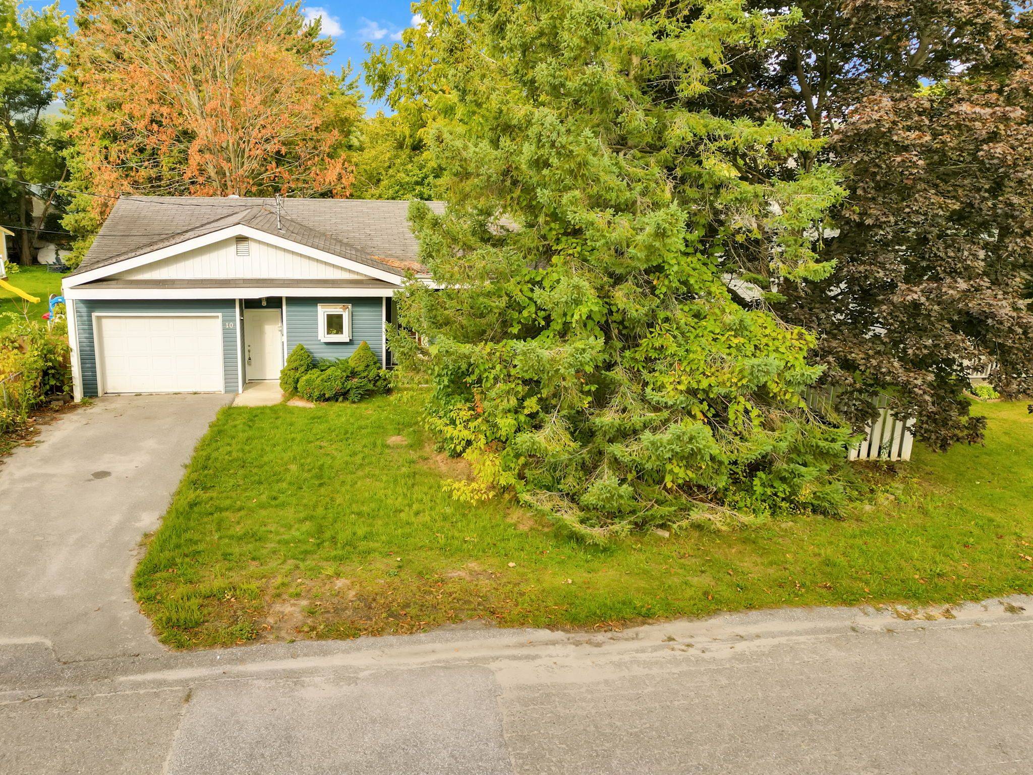 Penetanguishene, ON L9M 1C8,10 Leonard AVE