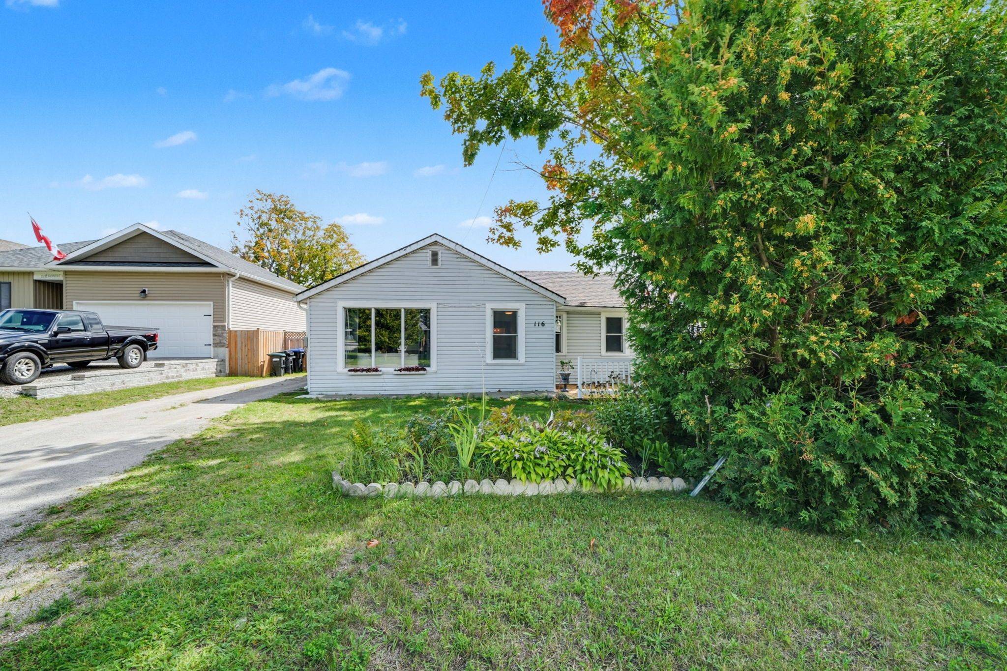 Penetanguishene, ON L9M 1J2,116 Robert ST E