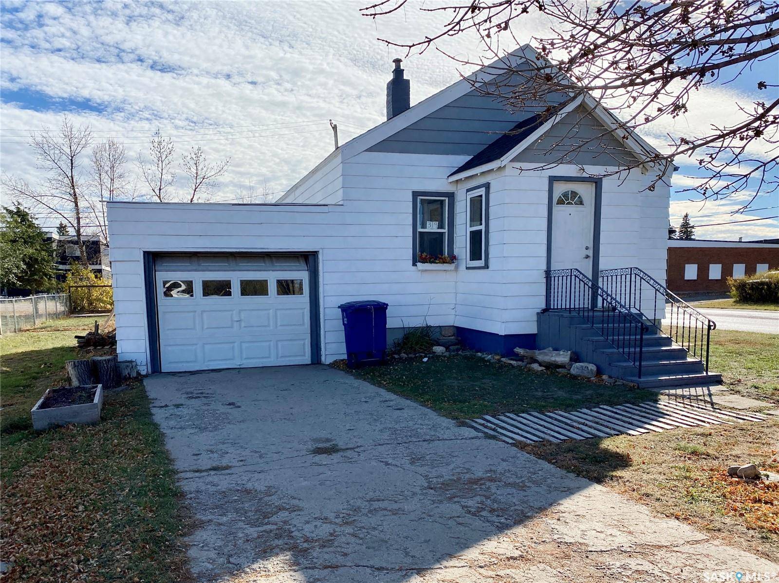 Outlook, SK S0L 2N0,319 Railway AVENUE