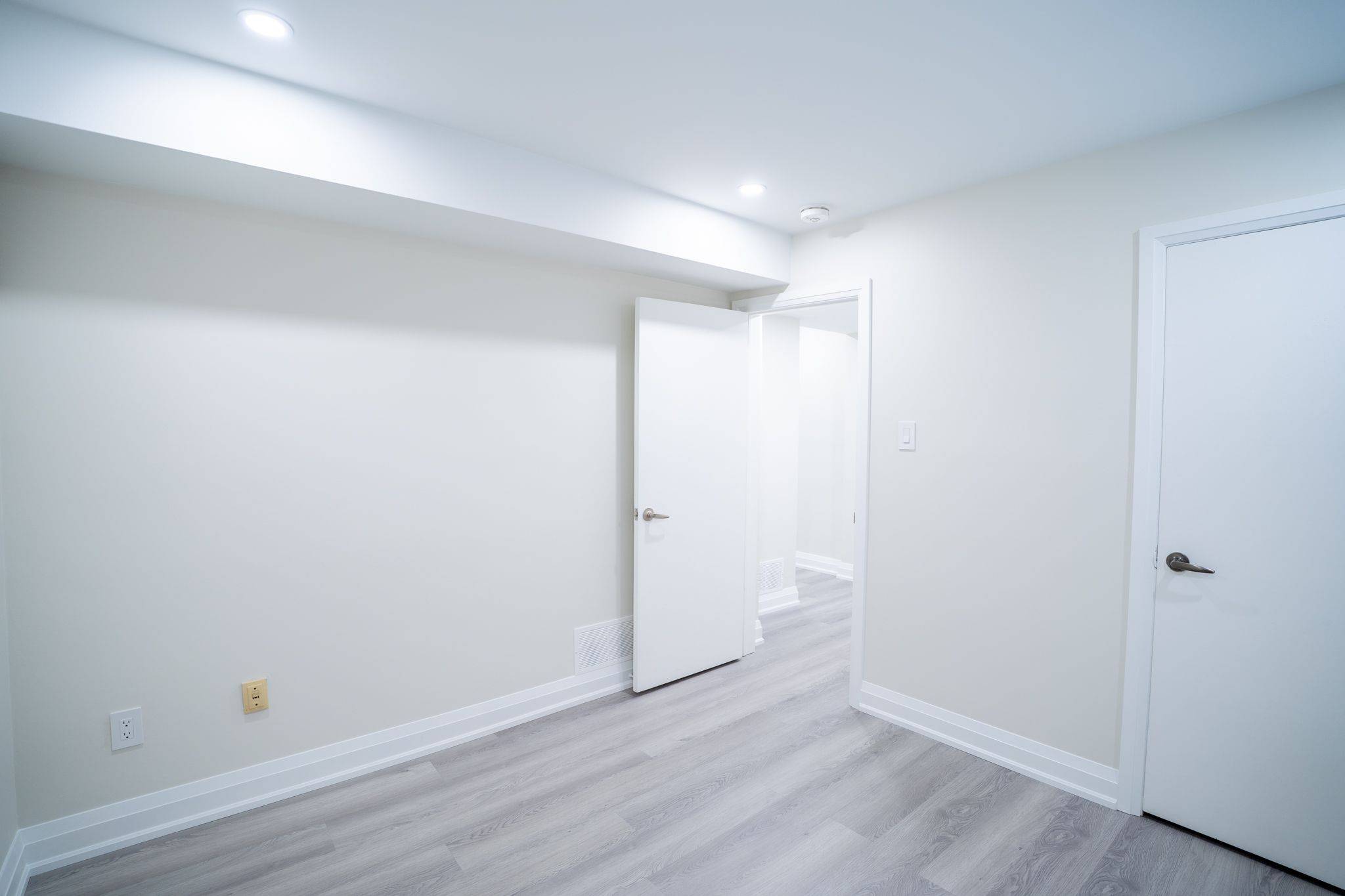 Mississauga, ON L5H 1L5,19 Queen ST W #1