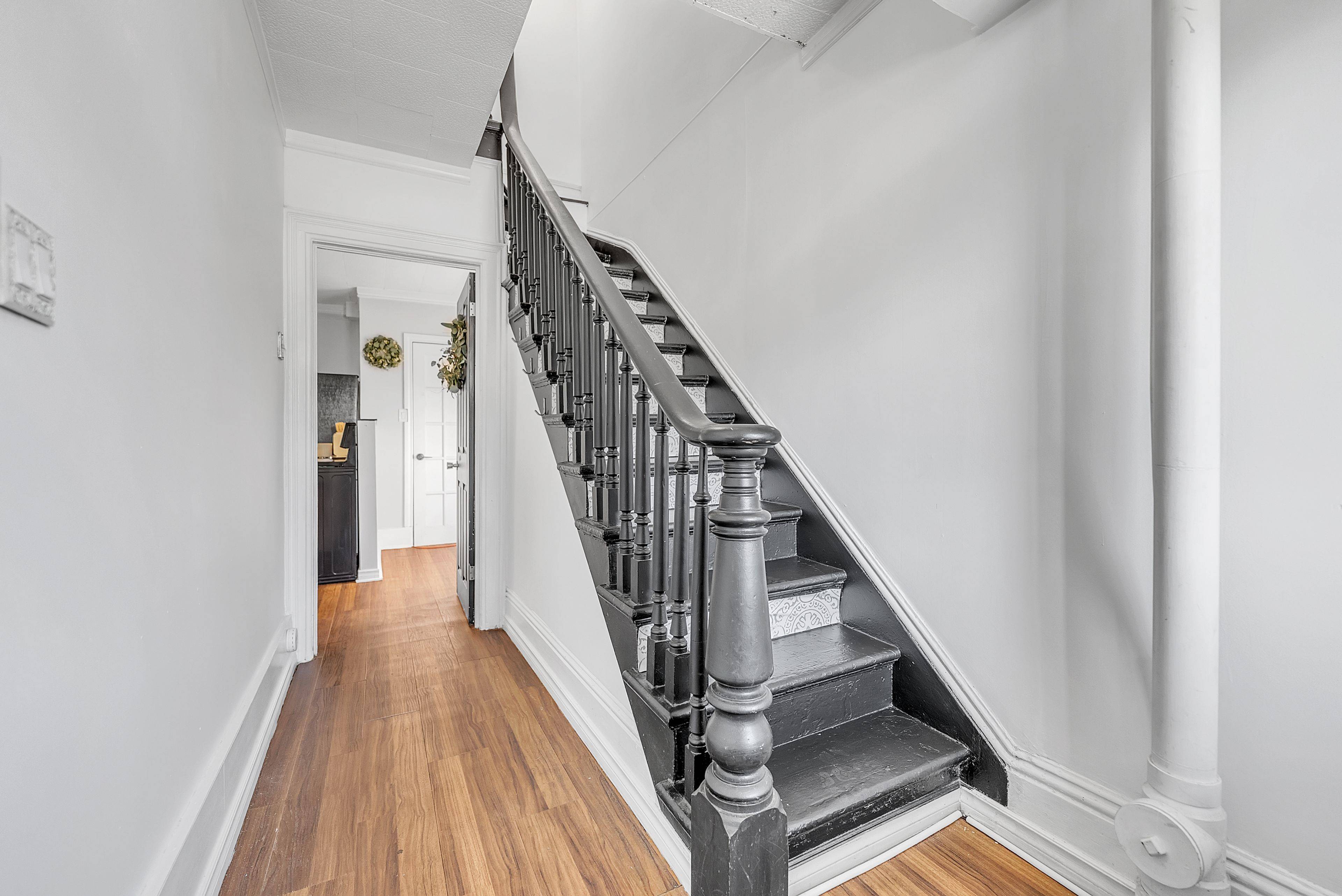 Belleville, ON K8N 5J8,130 John ST S