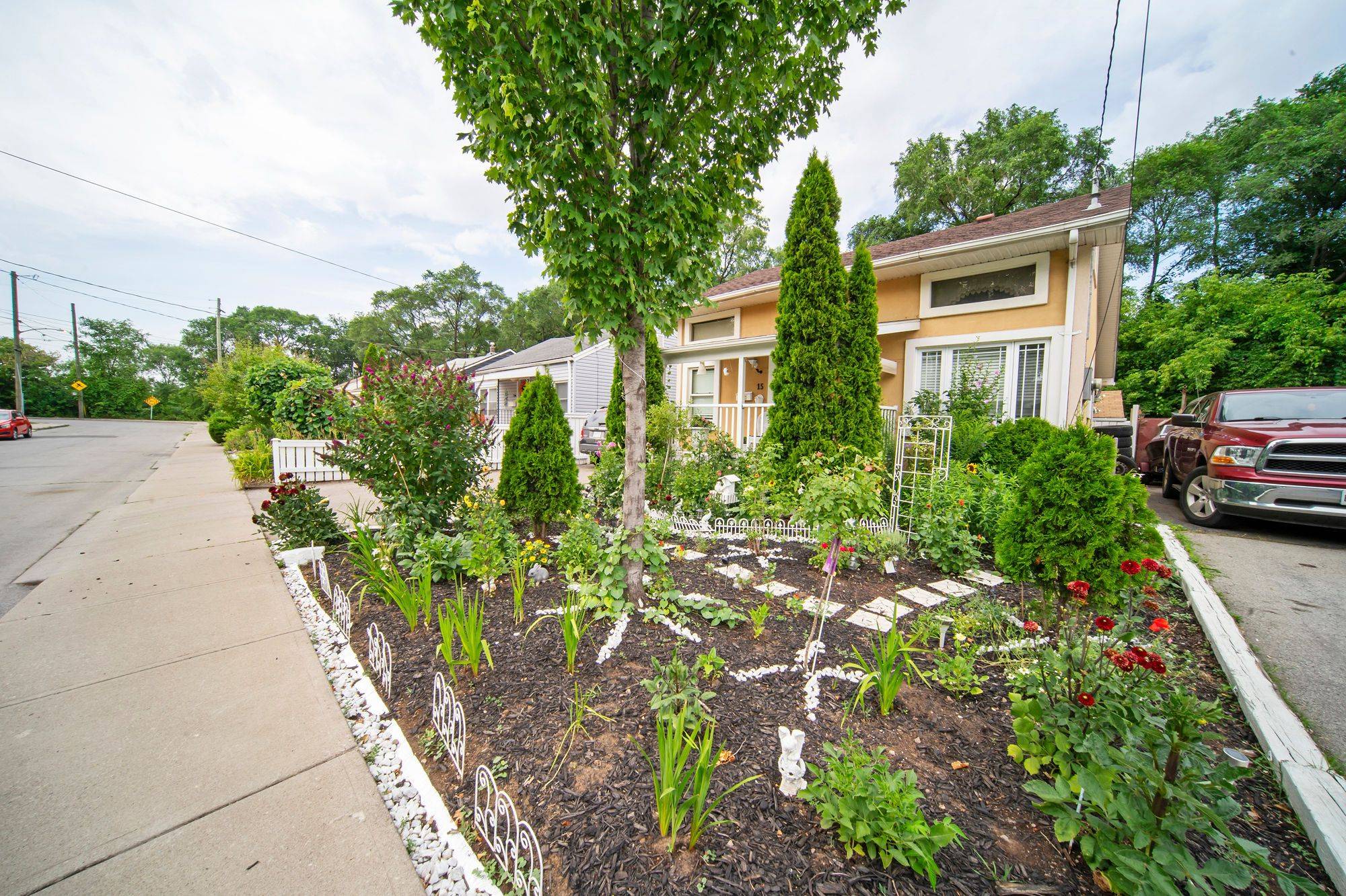 Hamilton, ON L8L 3J4,15 Dalhousie AVE