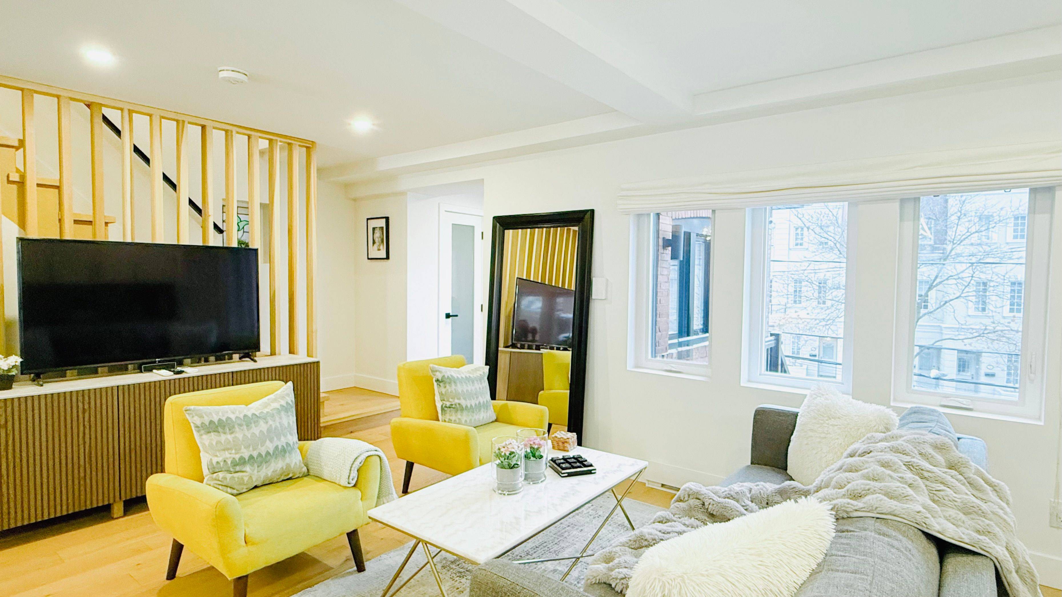 Toronto C02, ON M5R 1K9,646 Davenport RD