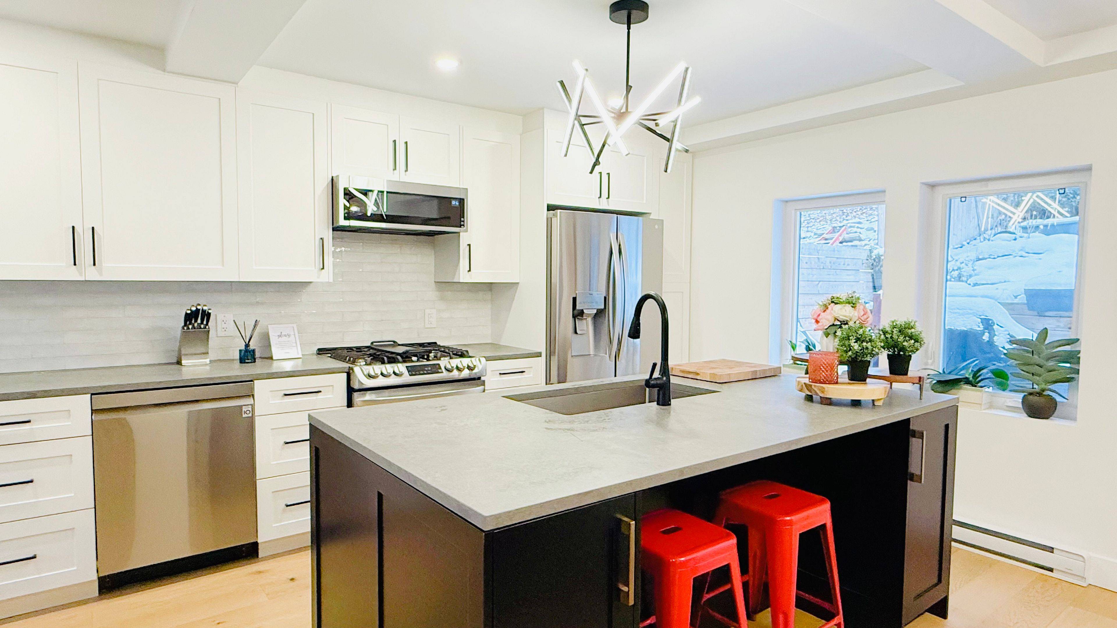 Toronto C02, ON M5R 1K9,646 Davenport RD