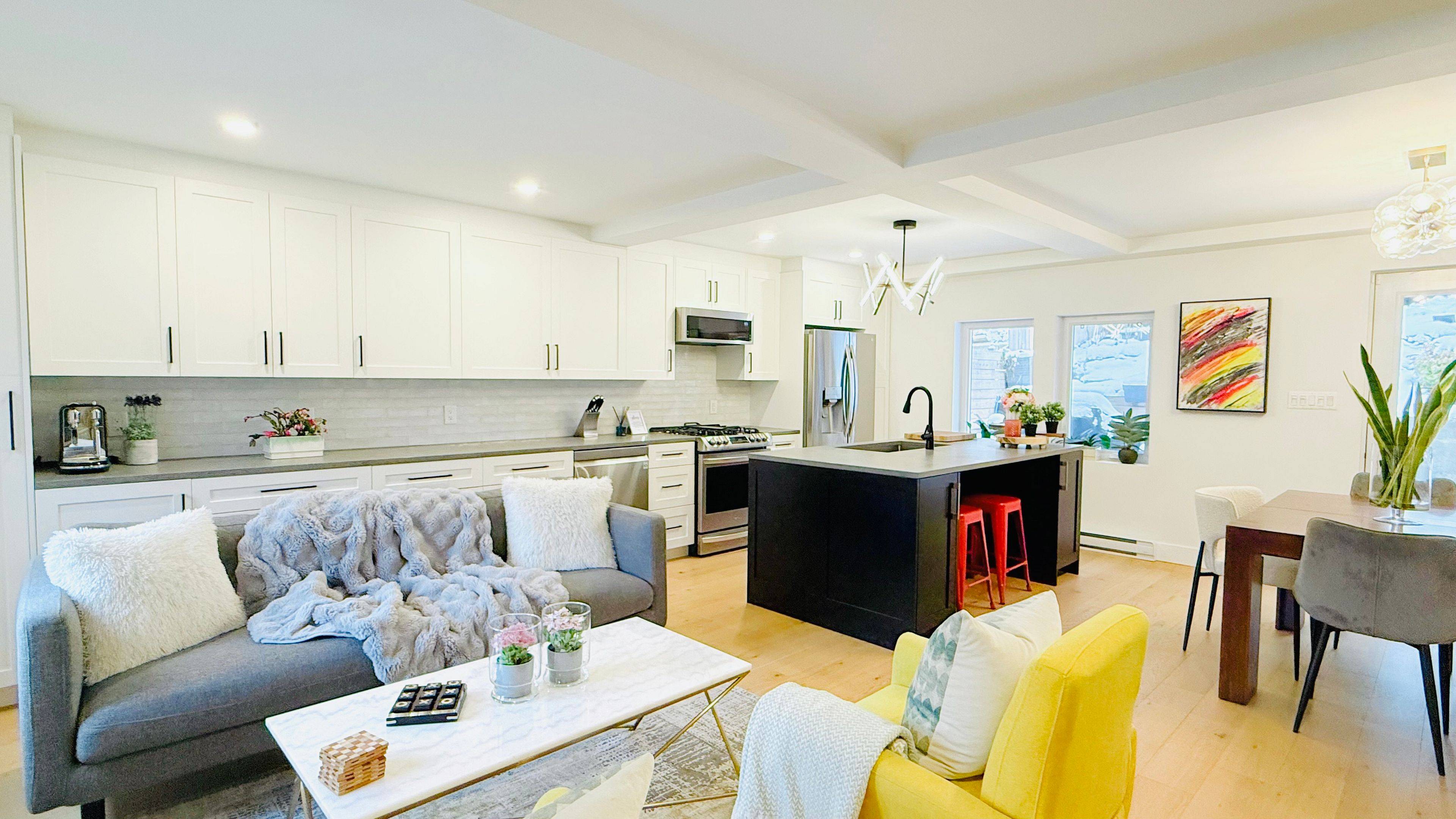 Toronto C02, ON M5R 1K9,646 Davenport RD