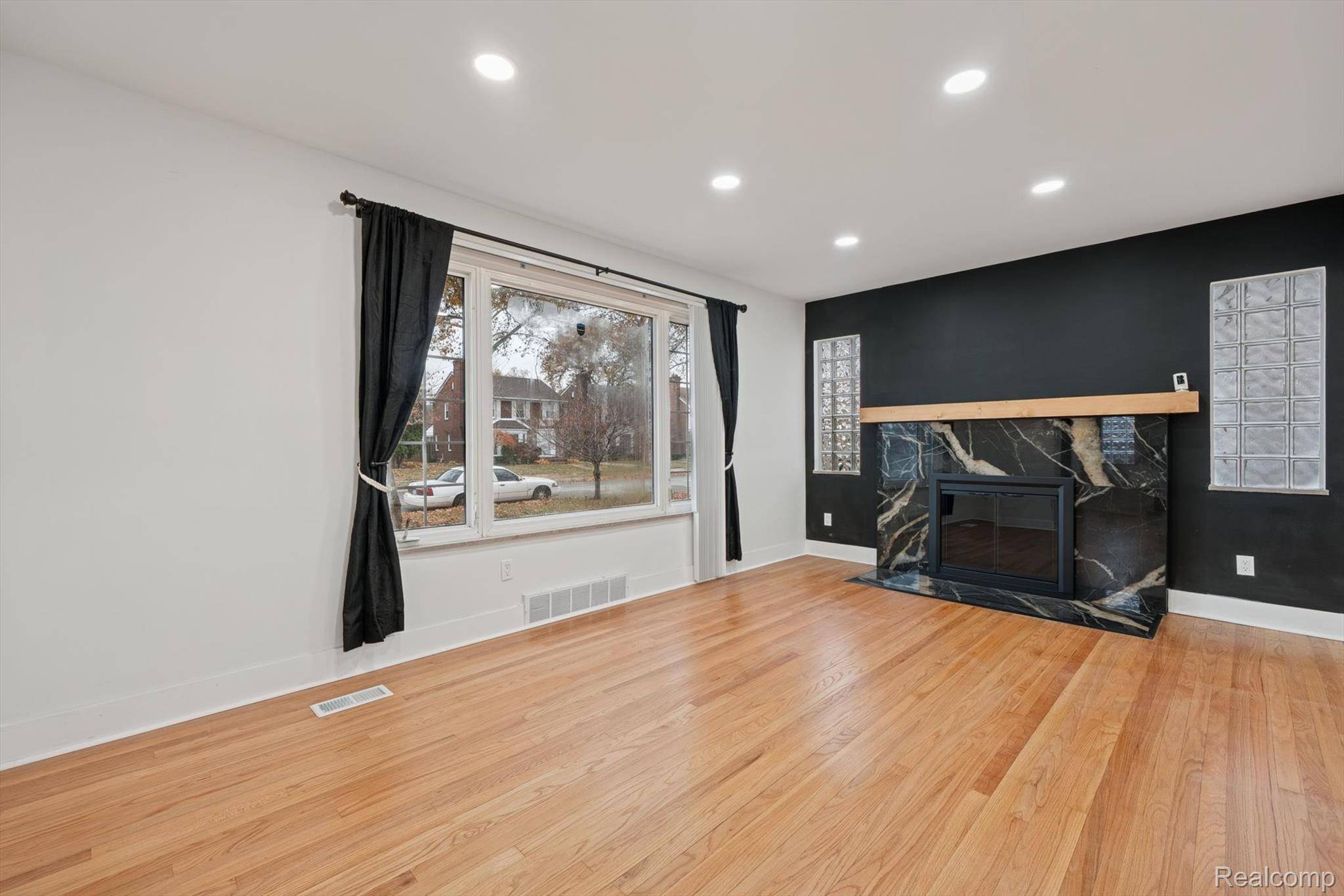 Detroit, MI 48219,16891 Avon AVE