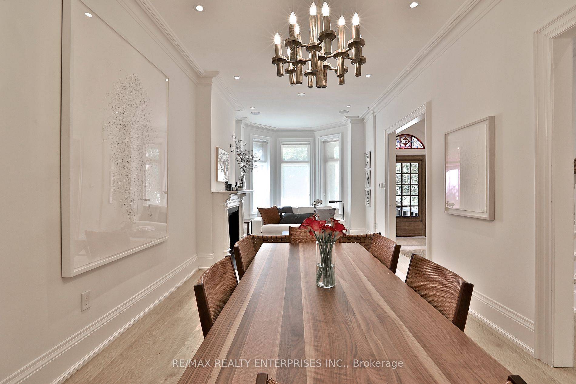 Toronto C01, ON M6J 2V7,305 Crawford ST