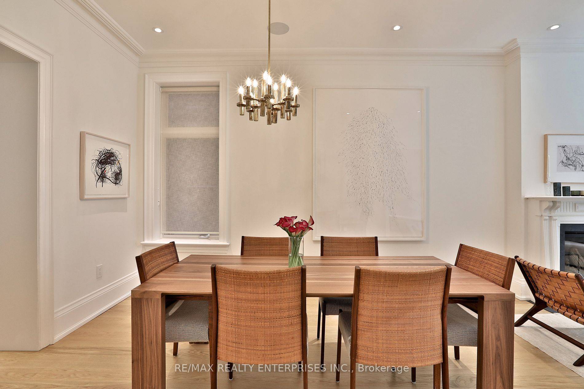 Toronto C01, ON M6J 2V7,305 Crawford ST