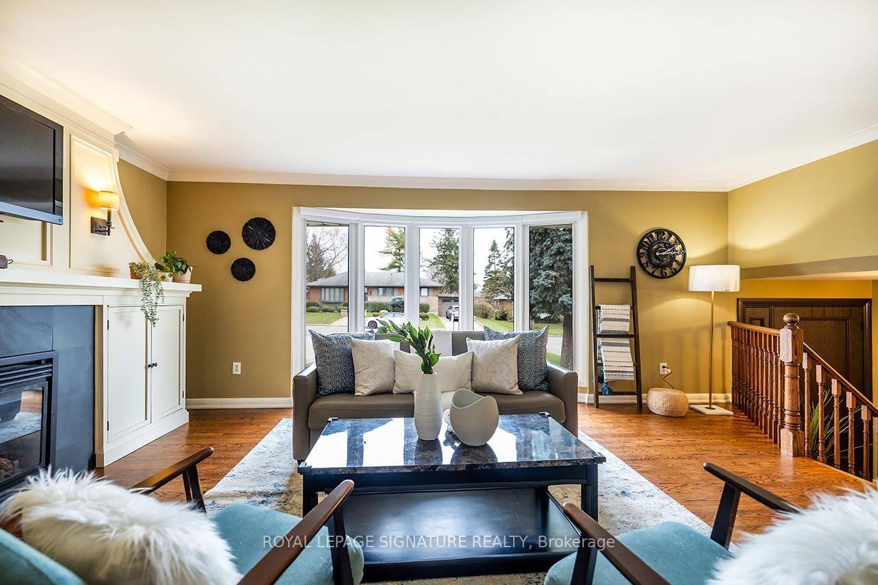 Toronto C13, ON M4A 1V6,40 Cobham CRES