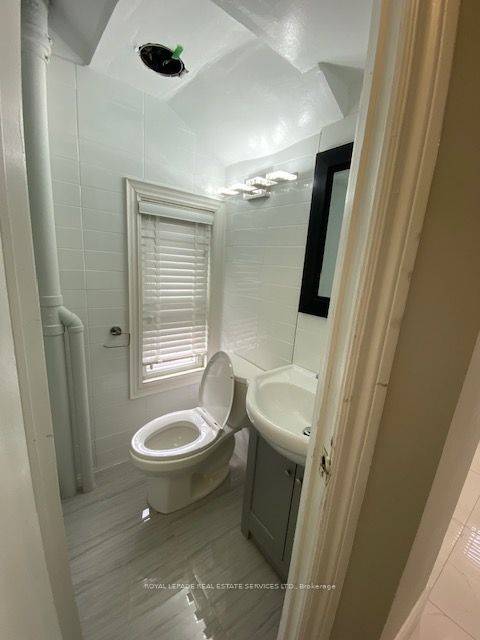 Toronto C08, ON M5A 2L1,206 Carlton ST