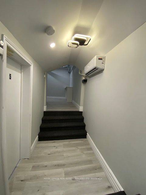 Toronto C08, ON M5A 2L1,206 Carlton ST