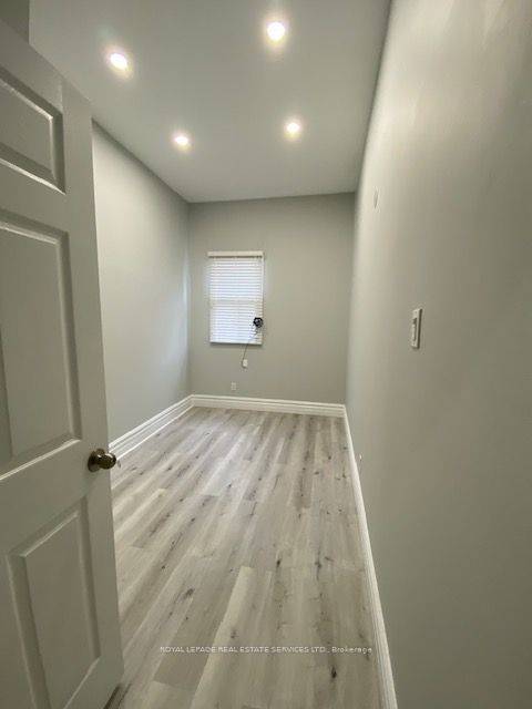 Toronto C08, ON M5A 2L1,206 Carlton ST