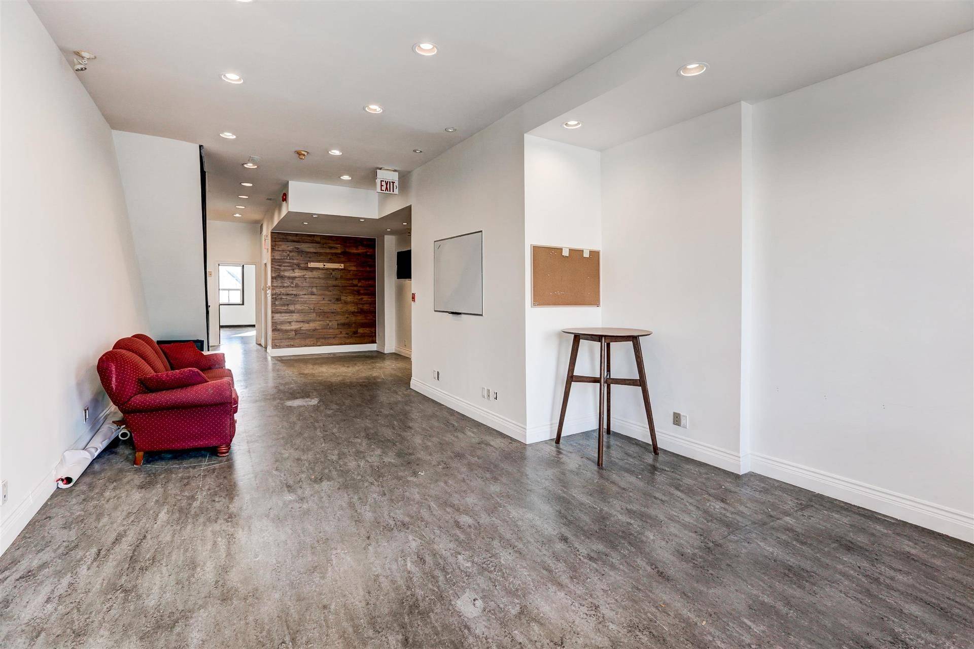 Toronto C01, ON M5T 1S2,283 College ST #2nd&3rd