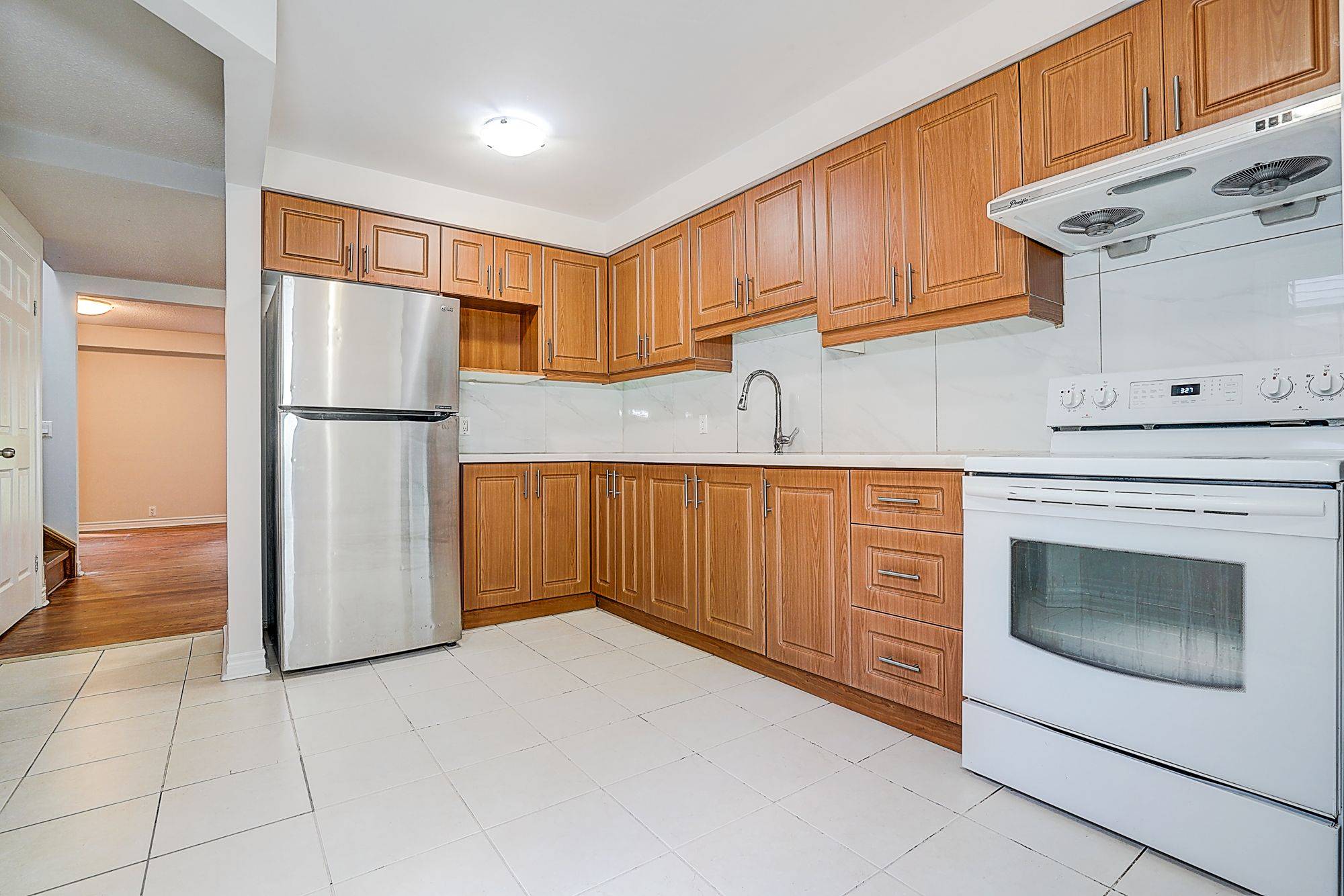 Toronto E07, ON M1V 2B1,48 Green Spring DR