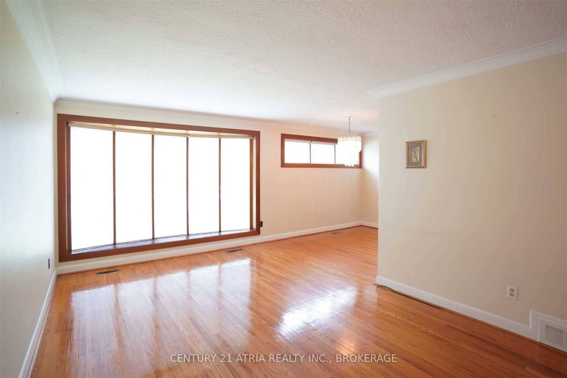 Richmond Hill, ON L4C 2V7,438 Lynett CRES