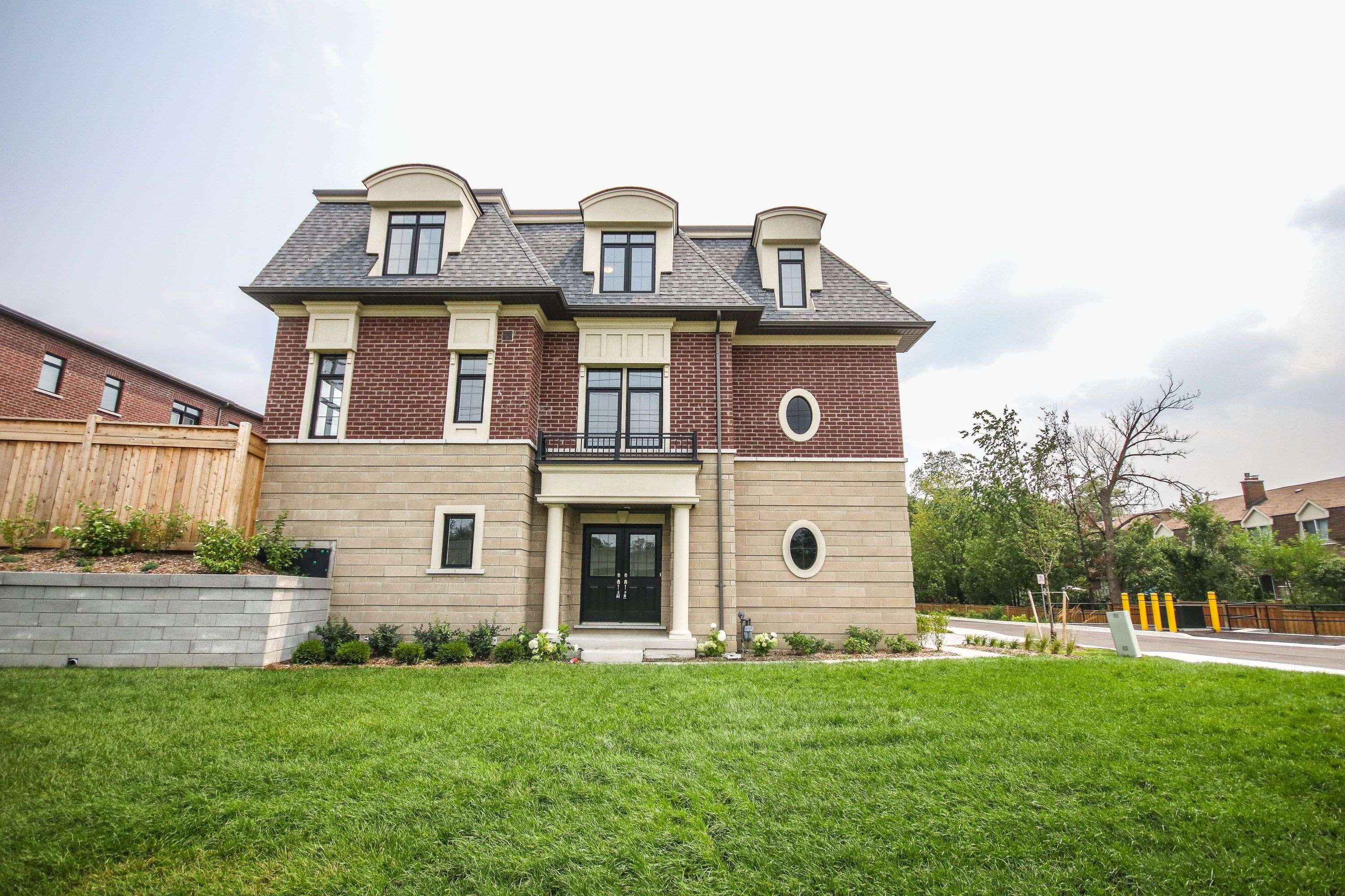 Mississauga, ON L5G 0C3,1671 Vellore CRES