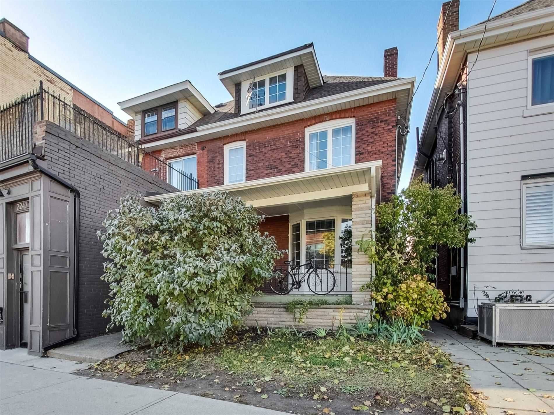 Toronto W01, ON M6R 1X6,2251 Dundas ST W #Main Fl