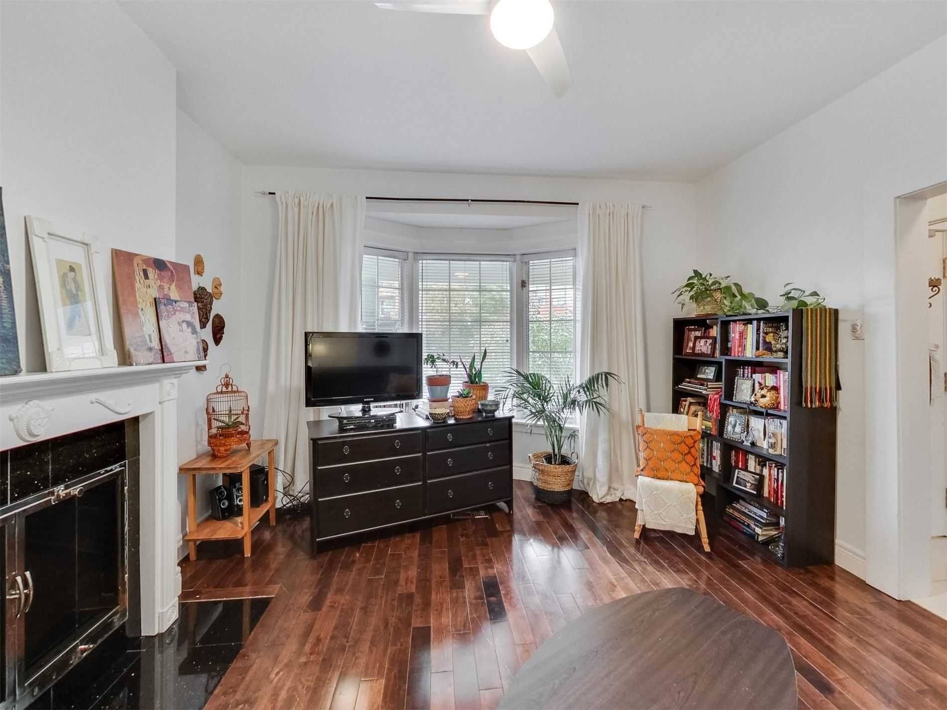 Toronto W01, ON M6R 1X6,2251 Dundas ST W #Main Fl