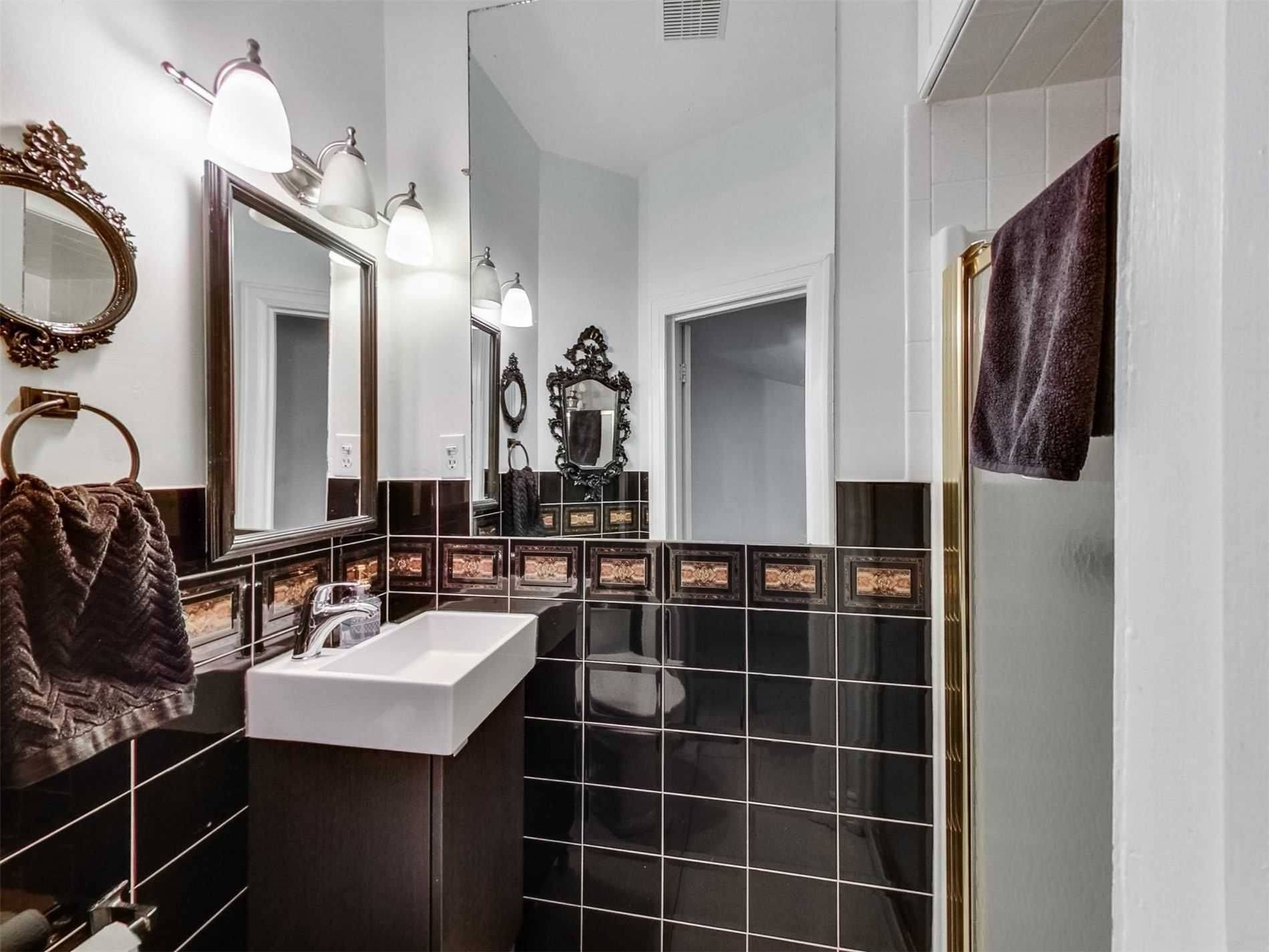 Toronto W01, ON M6R 1X6,2251 Dundas ST W #Main Fl