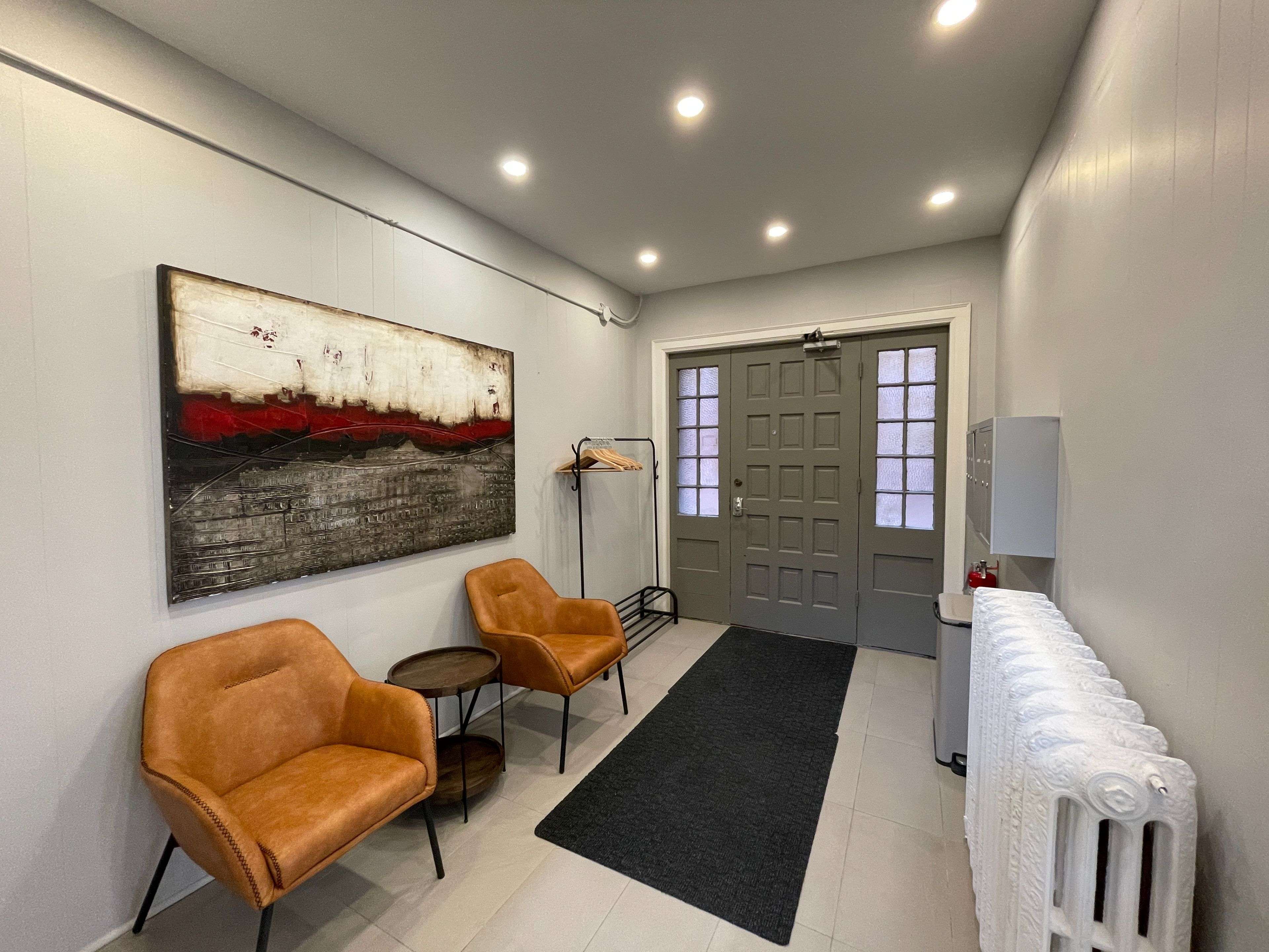 Mississauga, ON L5G 1E3,94 Lakeshore RD E #203