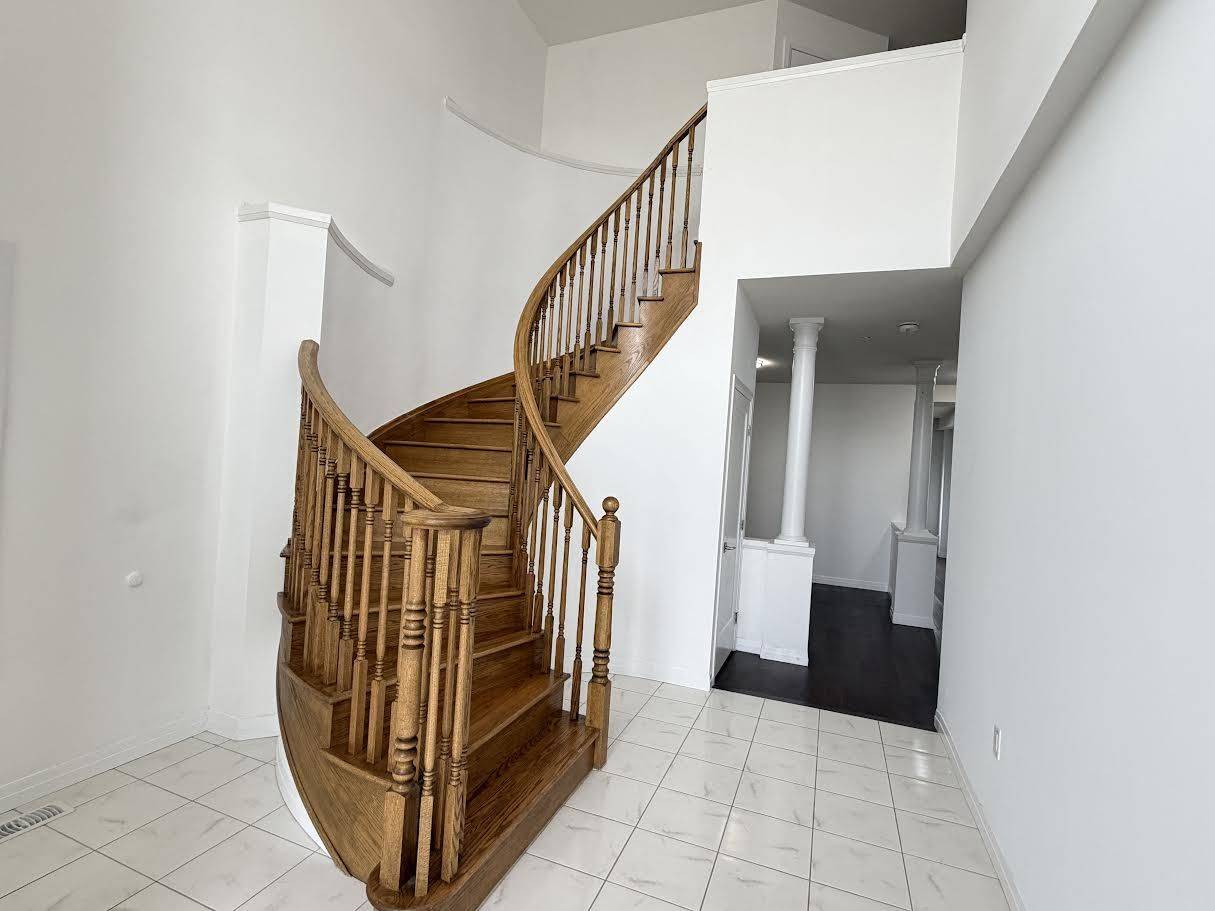 Hamilton, ON L8J 0L5,40 Lexington AVE