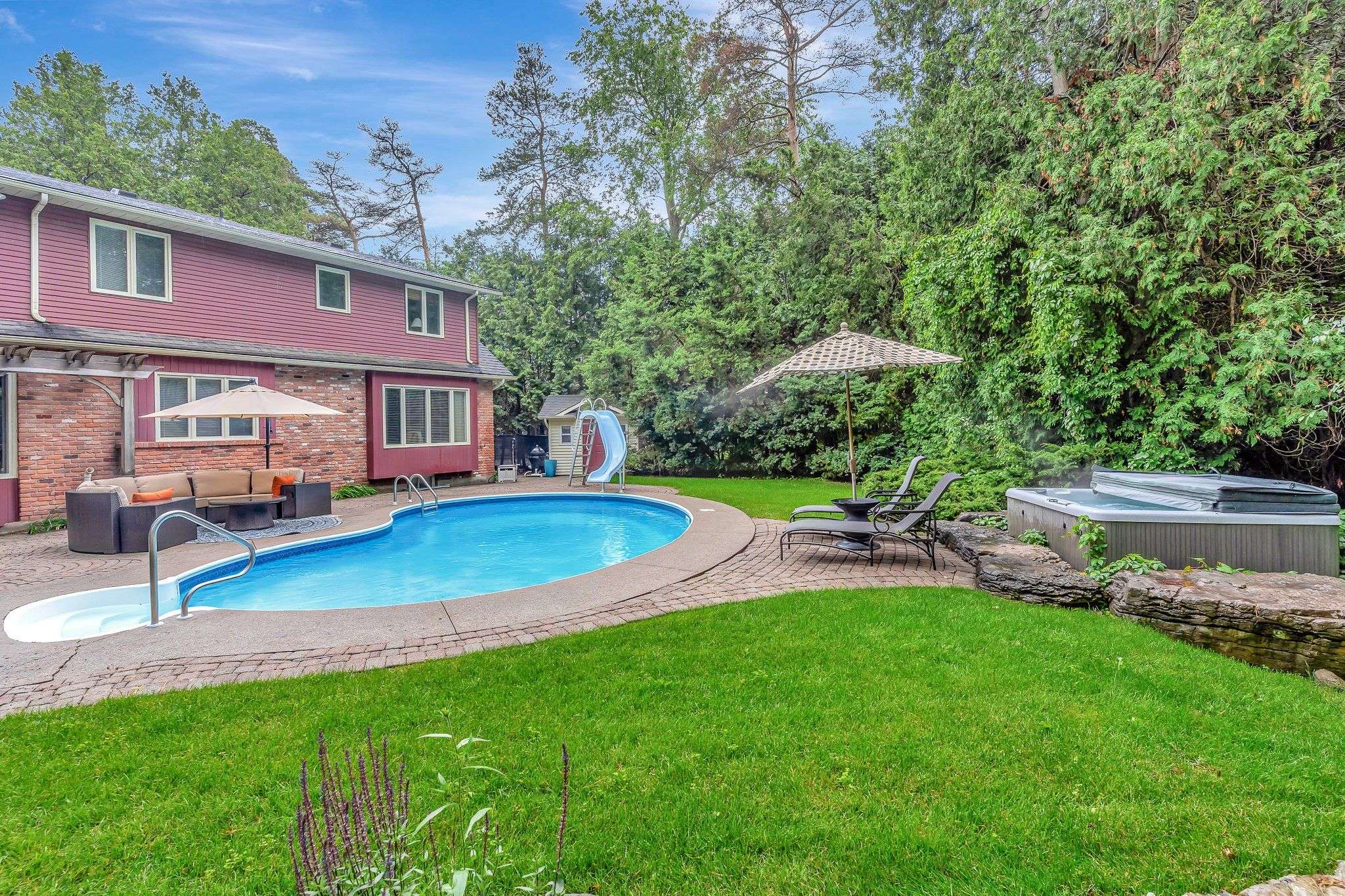 Cambridge, ON N1T 1H7,22 Deerpath CT