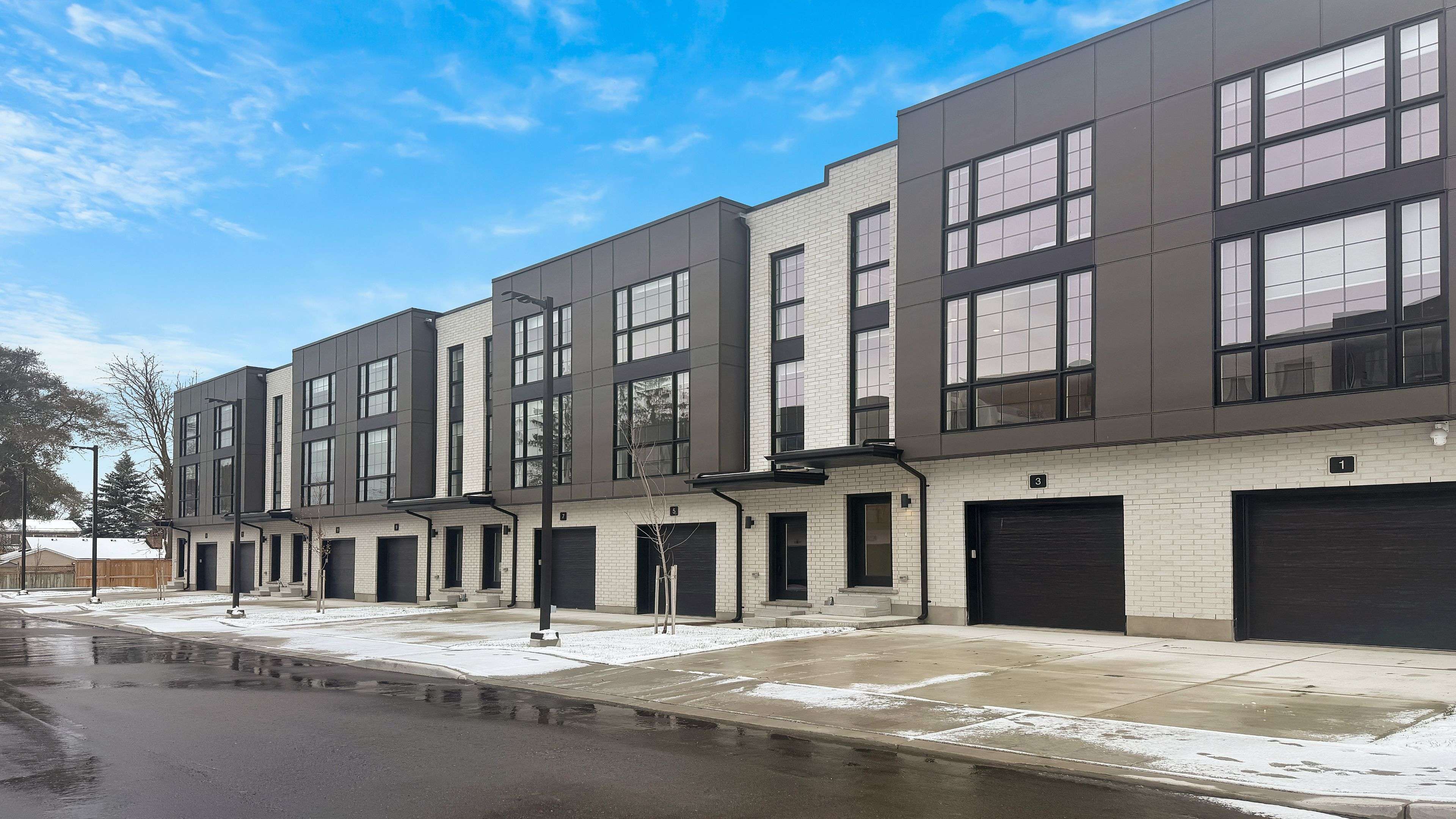 London South, ON N6P 1T5,2500 MAIN ST #5