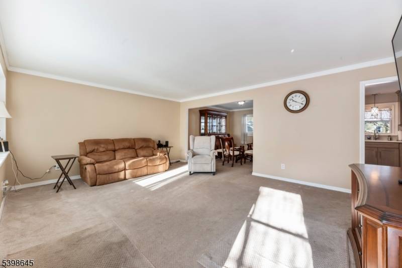 Edison Twp., NJ 08820,49 Goodluck St