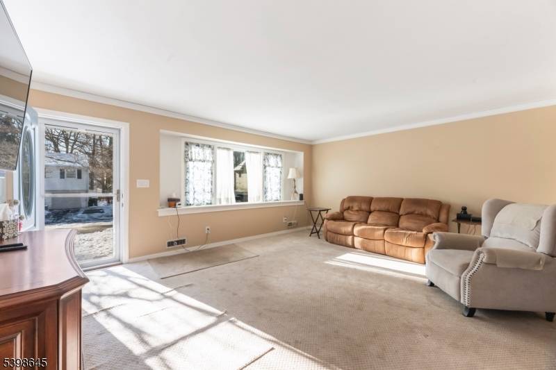 Edison Twp., NJ 08820,49 Goodluck St