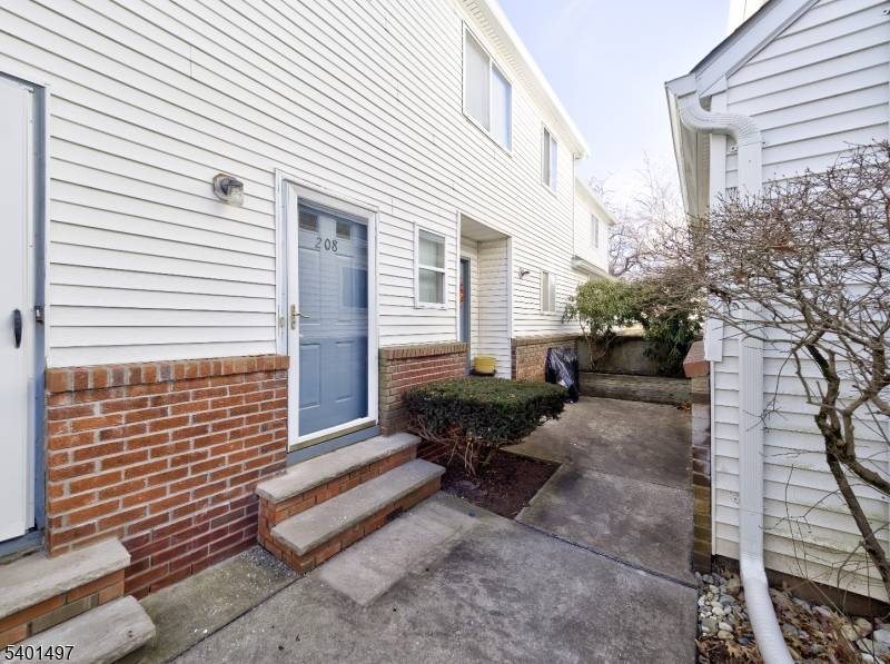 Raritan Twp., NJ 08822,208 Blackberry Ct