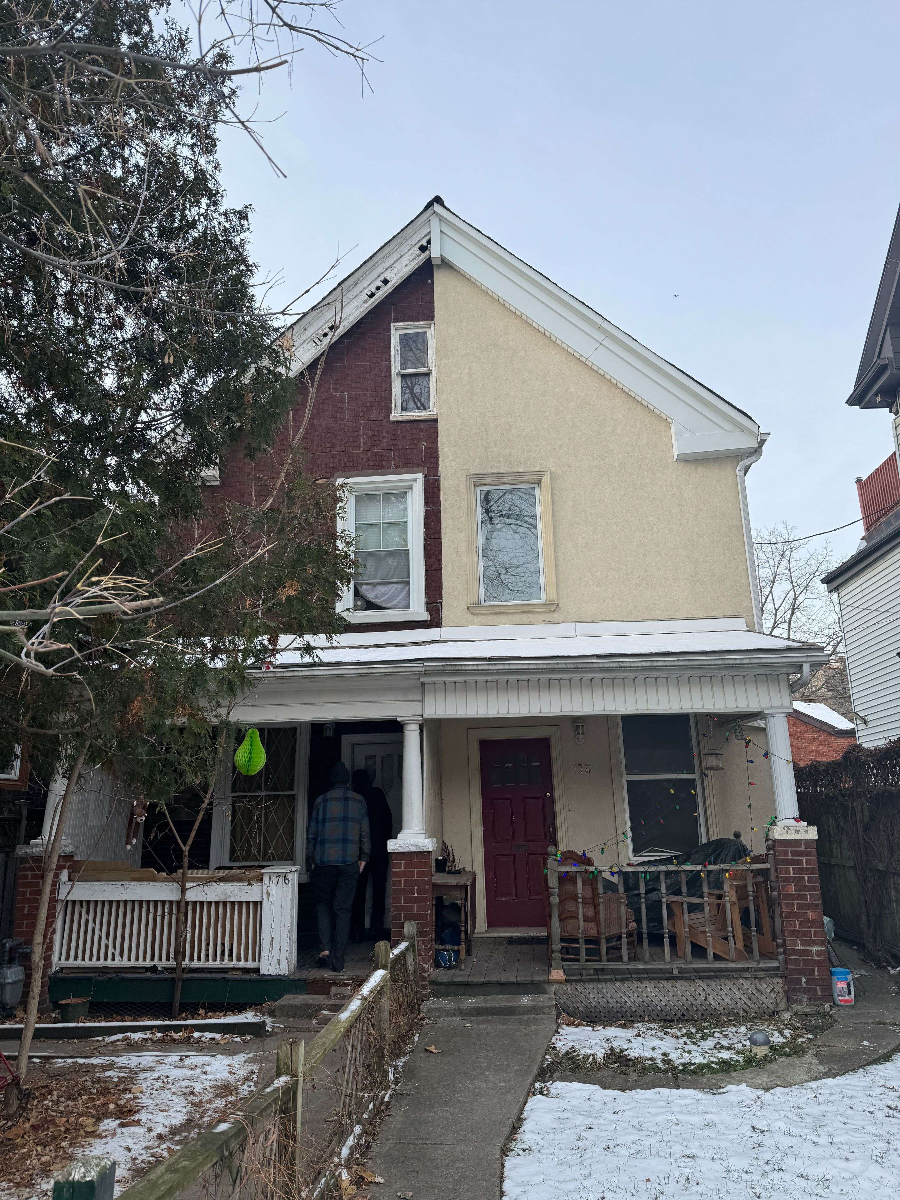 Toronto C01, ON M5S 2M5,176 Brunswick AVE