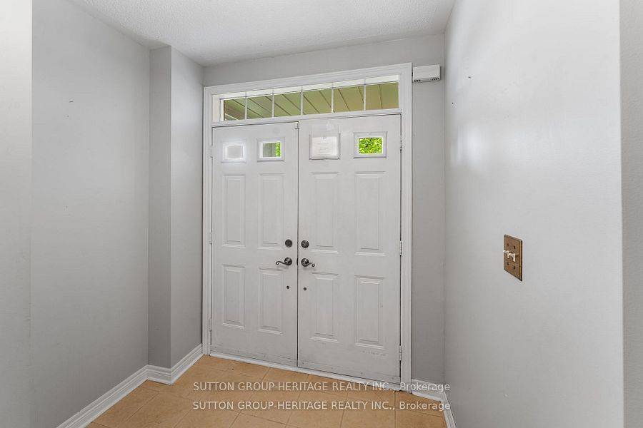 Whitby, ON L1P 1W6,34 Ball CRES