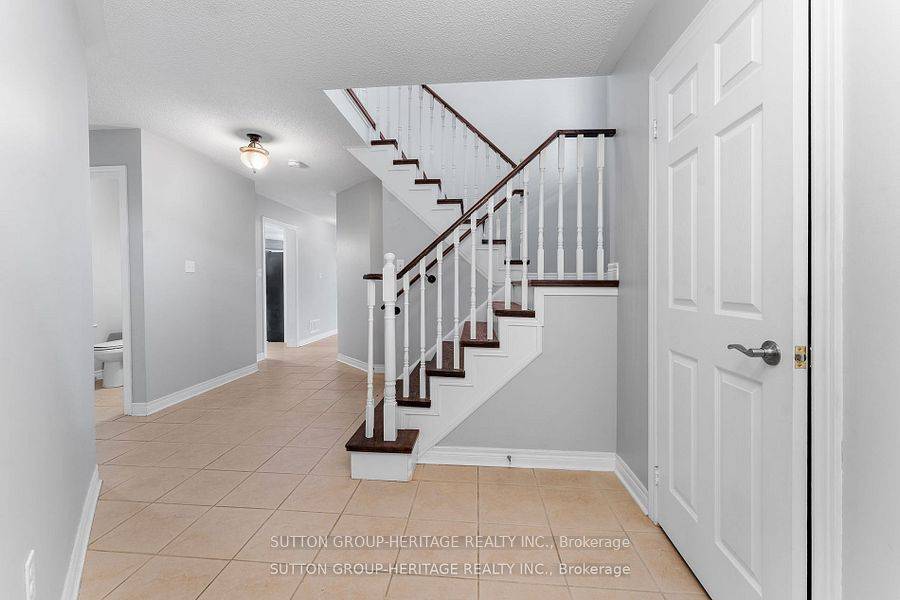 Whitby, ON L1P 1W6,34 Ball CRES