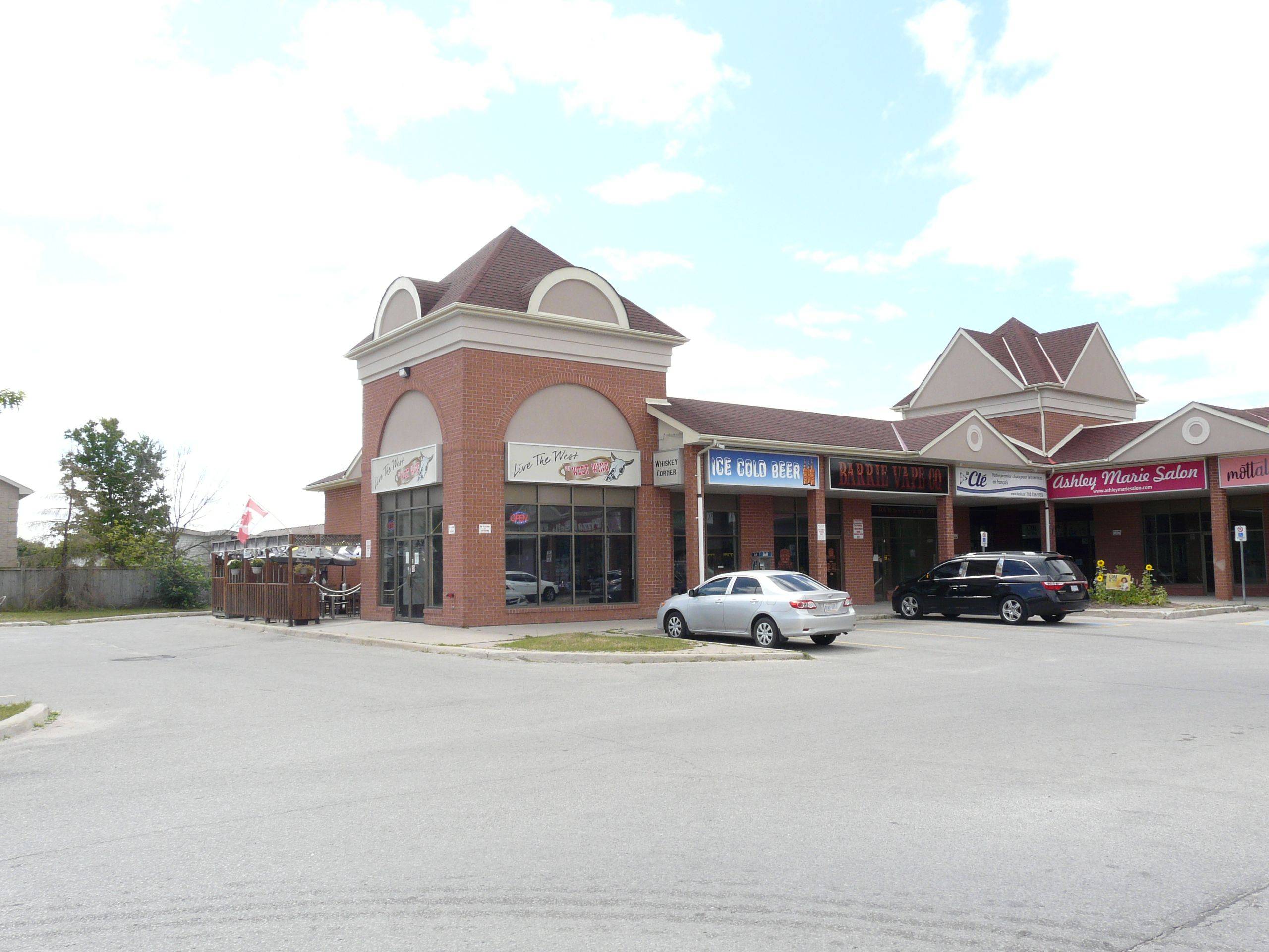 Barrie, ON L4N 0Y4,2 Marsellus DR #10